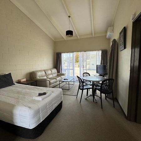 Fountain Court Motel タウランガ エクステリア 写真