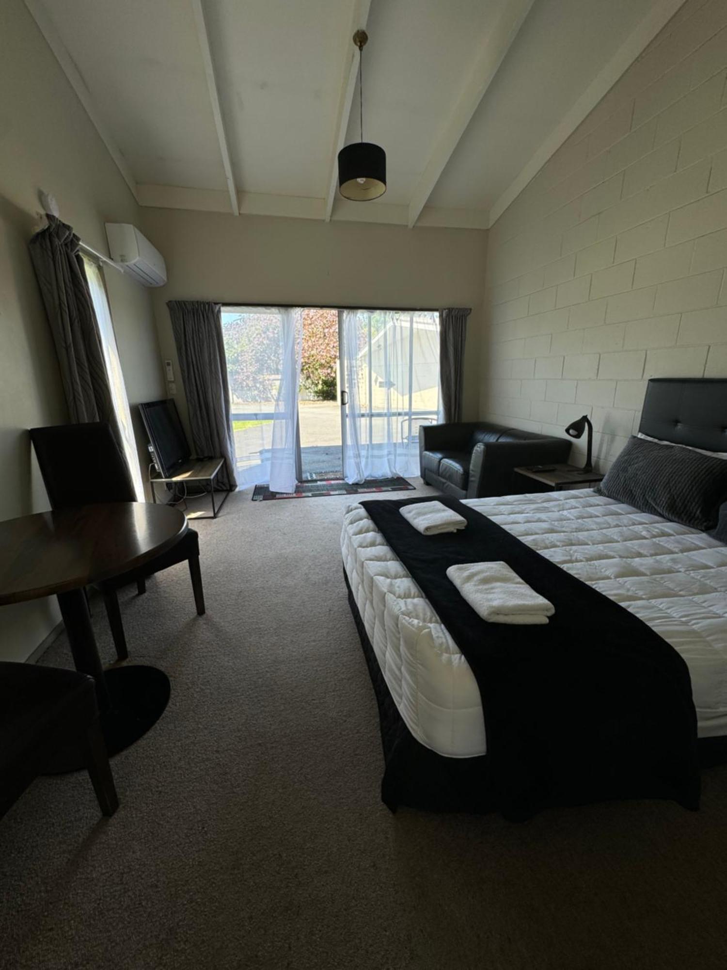 Fountain Court Motel タウランガ エクステリア 写真
