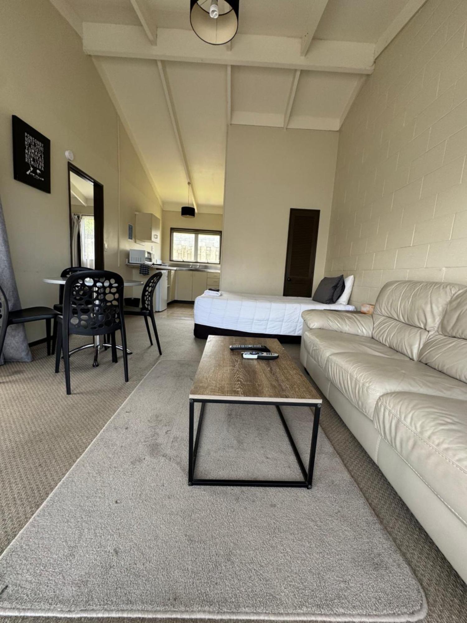 Fountain Court Motel タウランガ エクステリア 写真
