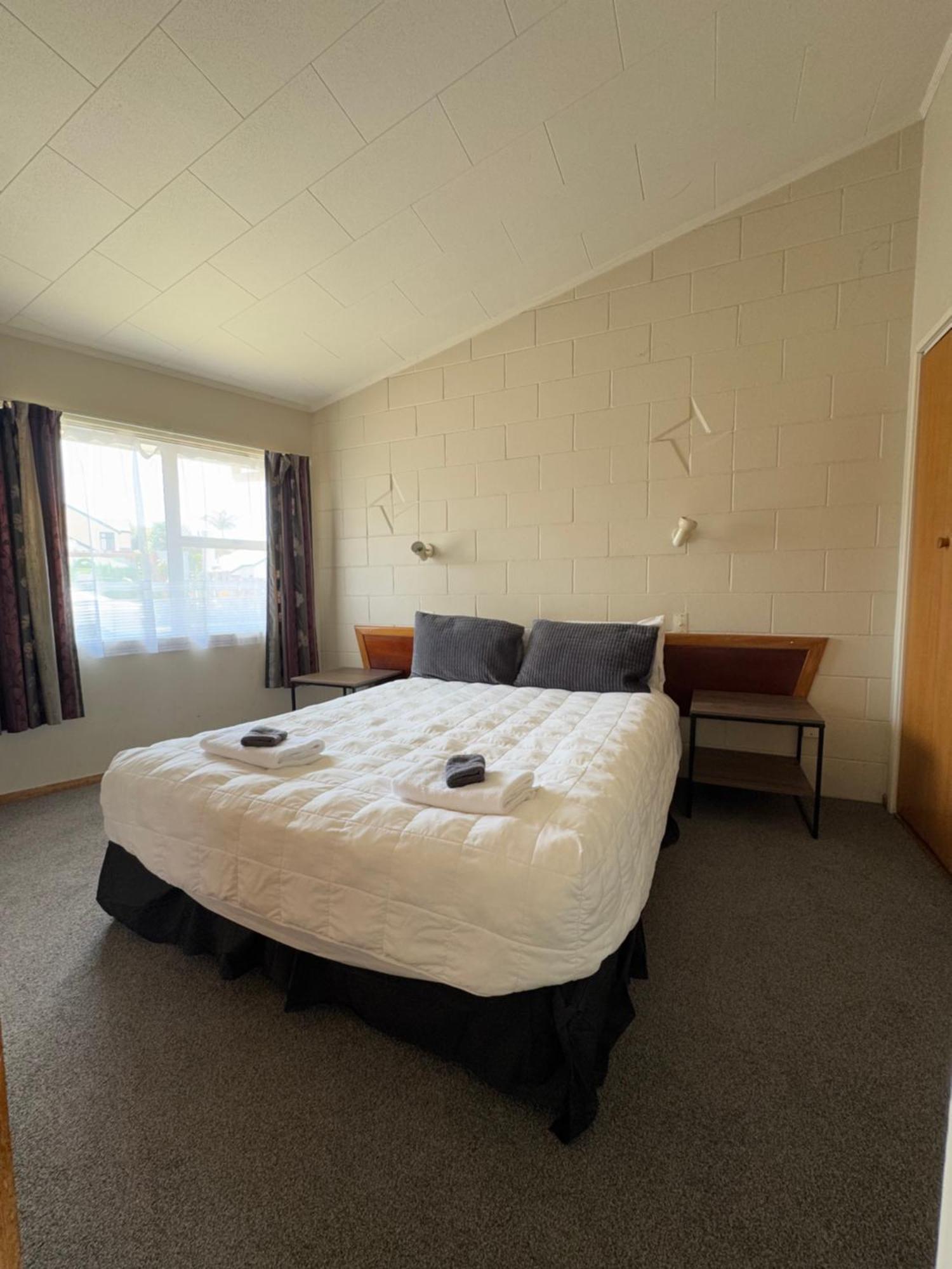 Fountain Court Motel タウランガ エクステリア 写真