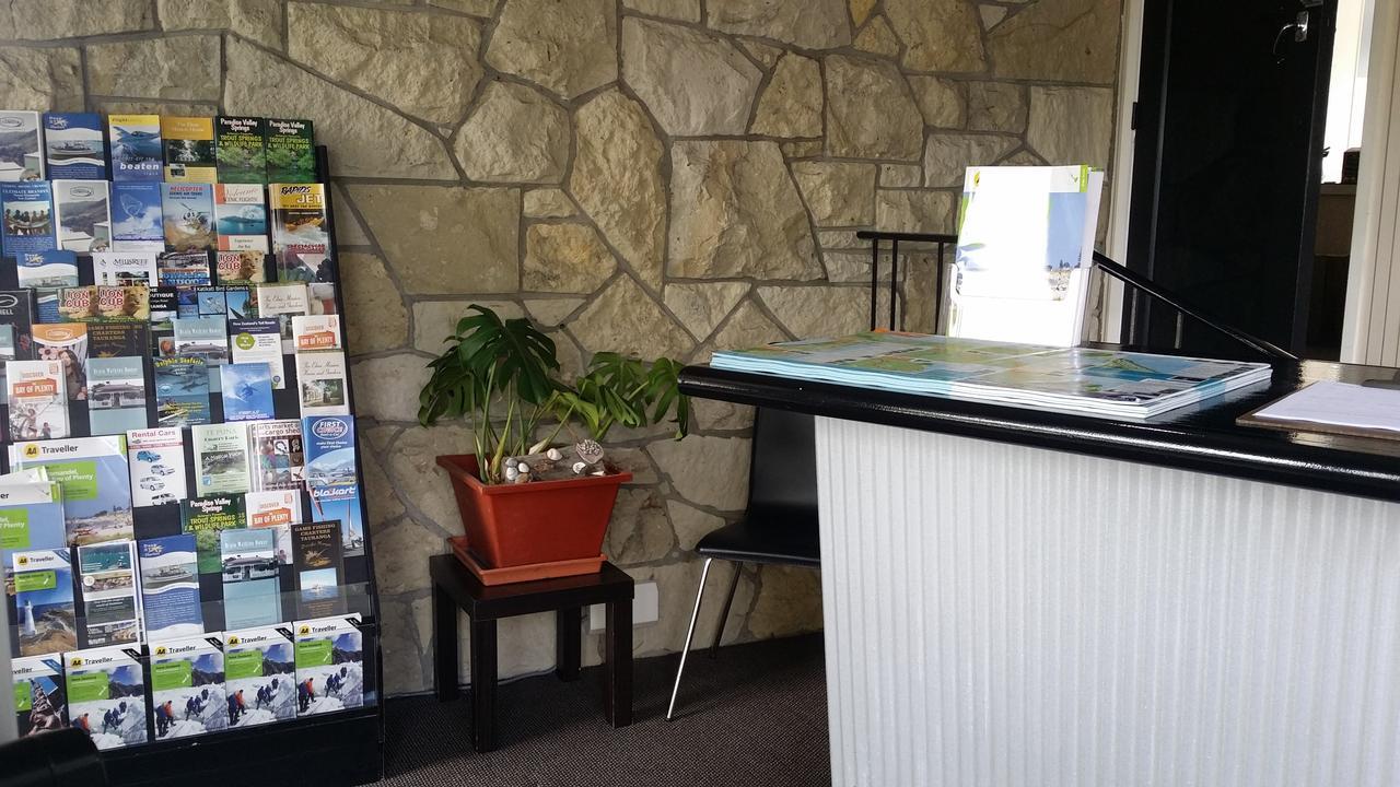 Fountain Court Motel タウランガ エクステリア 写真