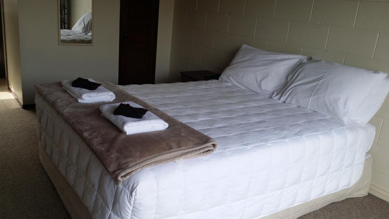 Fountain Court Motel タウランガ エクステリア 写真