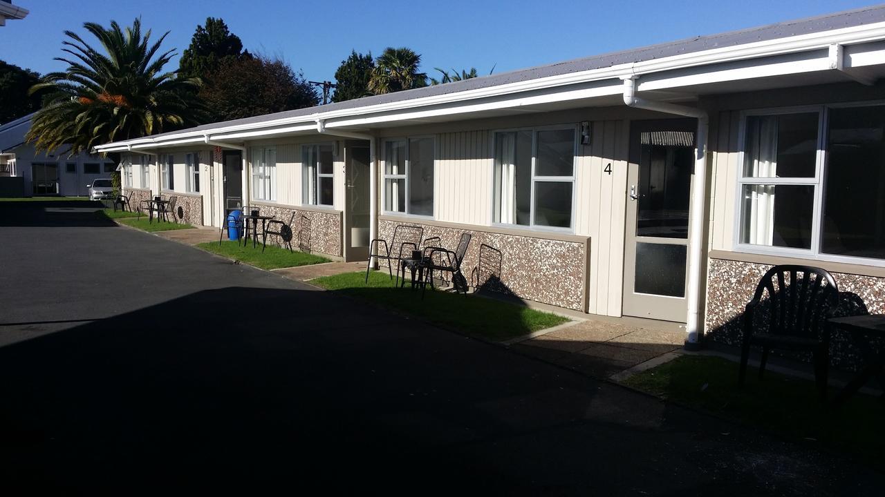 Fountain Court Motel タウランガ エクステリア 写真