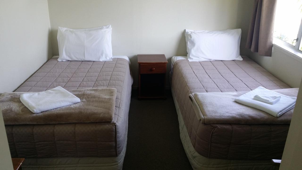 Fountain Court Motel タウランガ エクステリア 写真