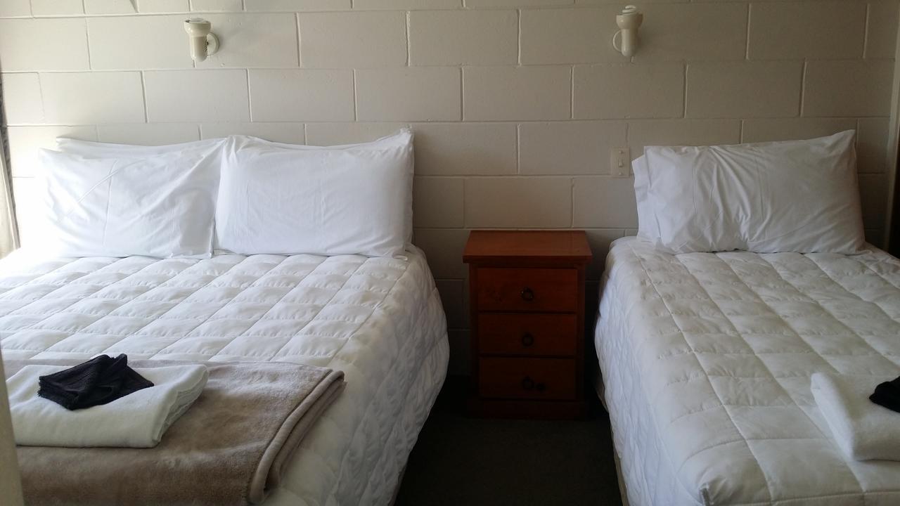 Fountain Court Motel タウランガ エクステリア 写真
