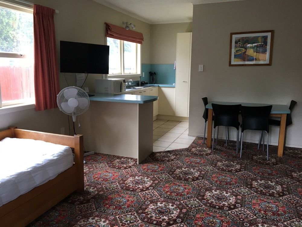 Fountain Court Motel タウランガ エクステリア 写真