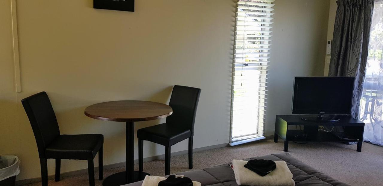 Fountain Court Motel タウランガ エクステリア 写真